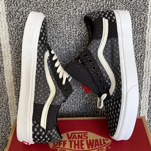 Vans Men’s Old Skool Tie Print Patchwork Black/True White Sneakers - Picture 12 of 16